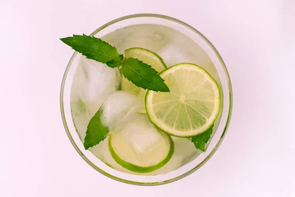 Helado Verde Con Lima Menta Sobre Fondo Blanco Vista Desde —  Fotos de Stock