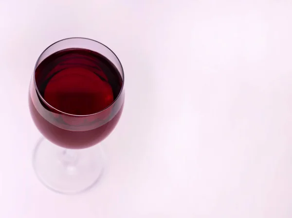 Ein Glas Rotwein Auf Weißem Hintergrund Kopierraum — Stockfoto
