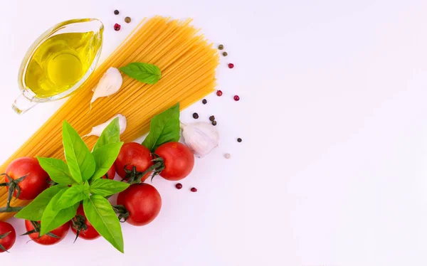 Ingredienti Pasta Italiana Fondo Bianco Copia Spazio — Foto Stock