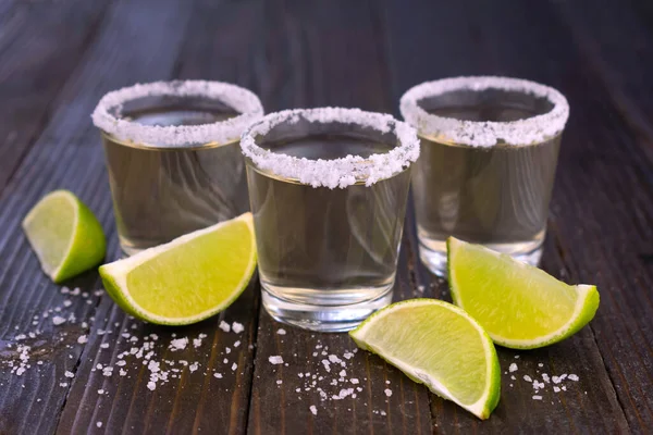 Tequila Mexicano Con Lima Sal Sobre Fondo Rústico Madera Concepto — Foto de Stock