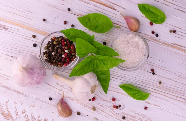 Fundo Culinário Com Especiarias Tradicionais Italianas Manjericão Alho Sal Marinho — Fotografia de Stock