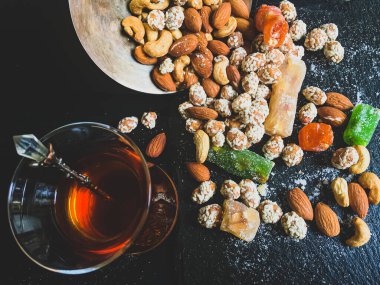 Lale 'de siyah çay ve Türk lezzeti.