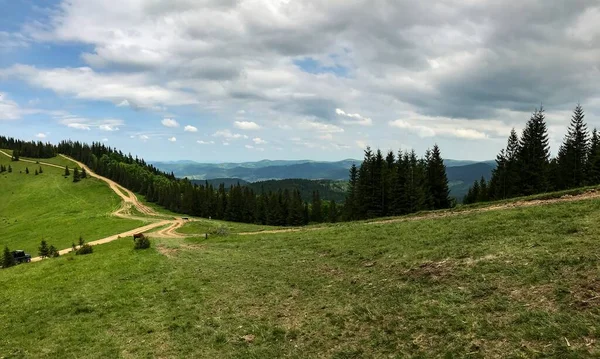 Ukrayna Karpatları 'nın resimli manzara görüntüsü