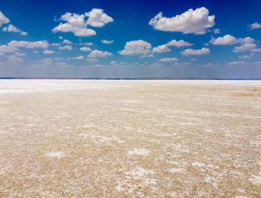 Türkiye 'ye seyahat ederken, Türkiye' de tuz kullanımının% 75 'ini sağlayan tuz gölü Tuz Golu' ya gözlerimizi açtık