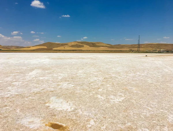 Türkiye 'ye seyahat ederken, Türkiye' de tuz kullanımının% 75 'ini sağlayan tuz gölü Tuz Golu' ya gözlerimizi açtık. Ayrıca krem, şampuan, jel gibi şeylerde de kullanılabilir.