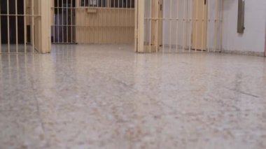 Hapishane koridoru kontrol noktası.