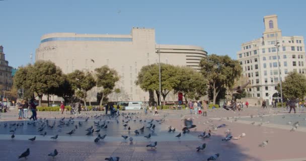 Centro Comercial El Corte Inglés en Barcelona, plaza Catalunya — Vídeos de Stock