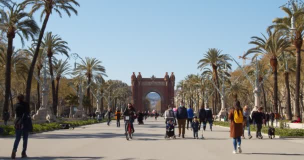 Arco do Triunfo. arco triunfal de Barcelona e passagem de Santa Joana. — Vídeo de Stock