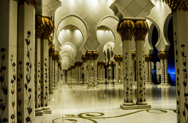 Abu Dhabi Sheikh Zayed moskee 's nachts — Stockfoto