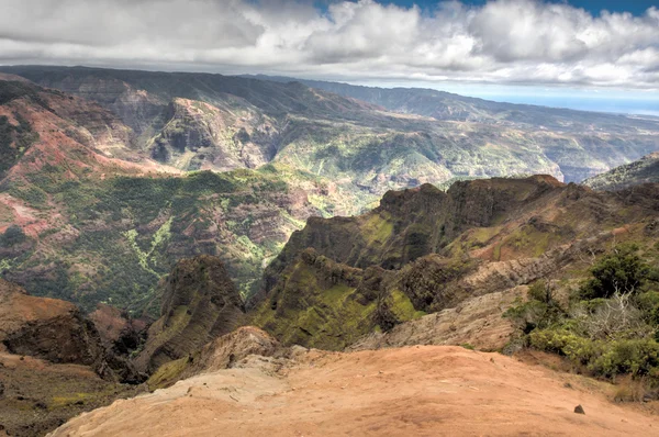 Montañas Kauai en la paradisíaca isla tropical de Kauai, Hawai —  Fotos de Stock