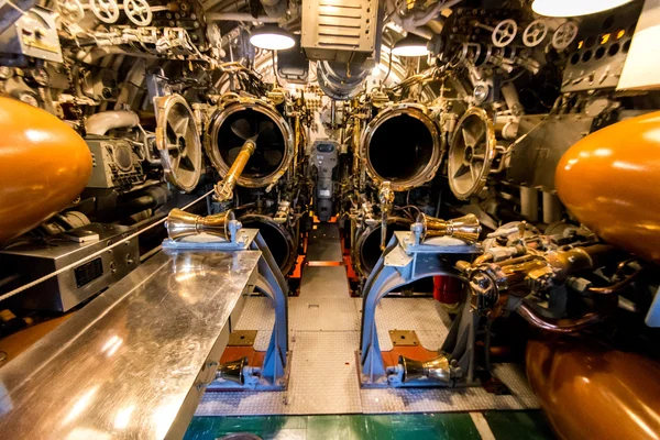 ПИРЛ-ХАРБОР, ГАВАII - 2 марта 2016 года - Интерьер USS Bowfin (S — стоковое фото