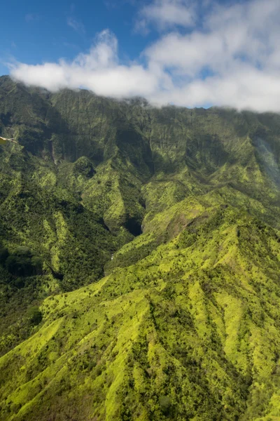 Montañas Kauai en la paradisíaca isla tropical de Kauai, Hawai —  Fotos de Stock