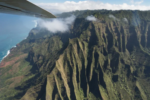Montañas Kauai en la paradisíaca isla tropical de Kauai, Hawai —  Fotos de Stock