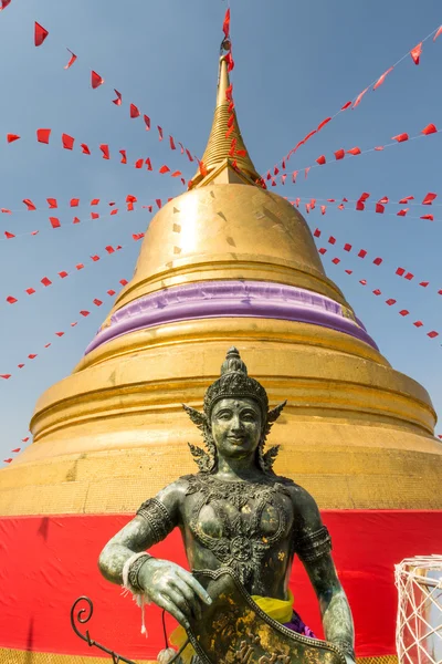 De gouden berg op wat saket, reizen mijlpaal van bangkok thaila — Stockfoto