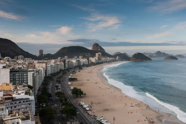 Letecký pohled na pláže proslulé copacabana v rio de Janeiru — Stock fotografie
