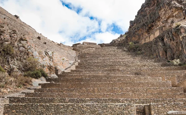 Terrazas de Pisac en el valle de Urubamba cerca de Cusco (Perú) ) Imágenes de stock libres de derechos