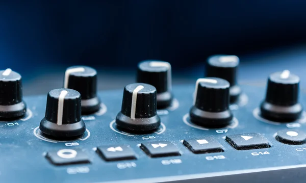 Synthesizer patch panel närbild knappen knopp — Stockfoto