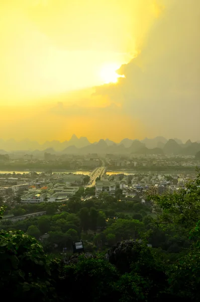 Guillin China Yedi Yıldız Parkı ve Karst Yangshuo 'yu sallıyor. — Stok fotoğraf