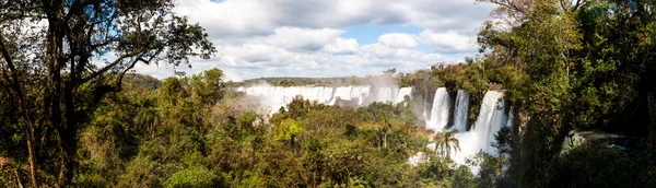 Vue panoramique des cascades d'Iguazu en Argentine — Photo