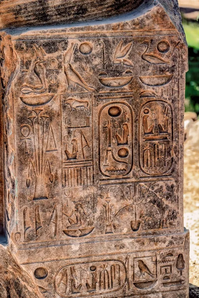 Remains Statue Sitting Figure Throne Marked Hieroglyphics — Stock Photo, Image