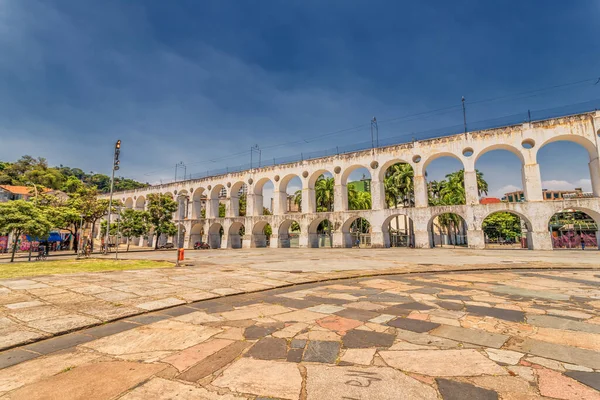 Lapa Rio de Janeiro Brezilya - Aralık 2020: Carioca Aqueduct COVID-19 salgını sırasında etrafta kimse yoktu.