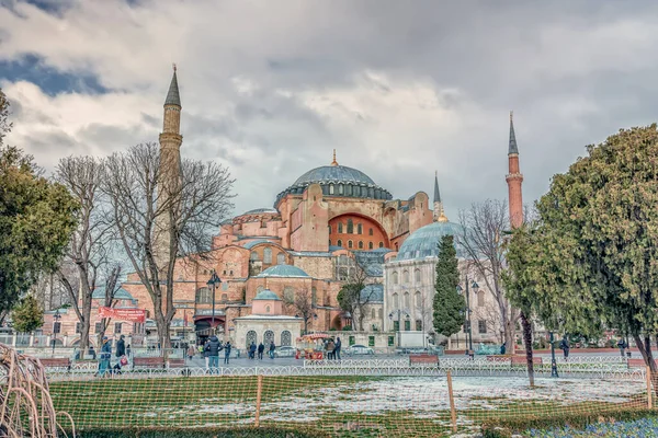 Icónica Santa Sofía Estambul Turquía Disparo Desde Otro Lado Plaza —  Fotos de Stock