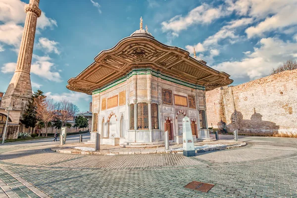 Fountain Structure Sits Hagia Sophia Tourists Shot Covid Pandemic Winter — Stock Photo, Image