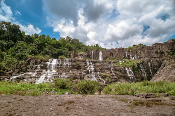 Berömda Pongour vattenfall — Stockfoto