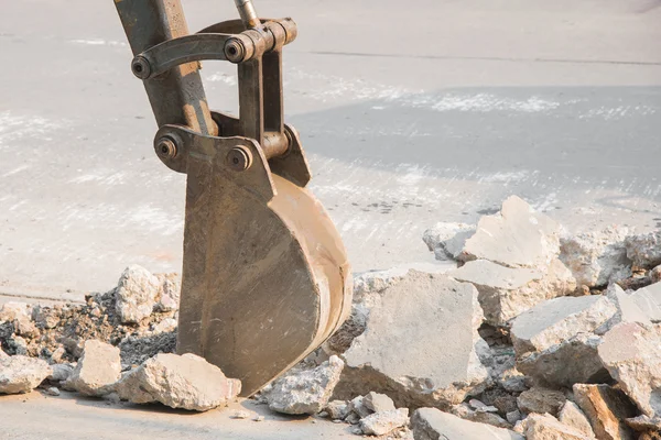 Köyde beton zemin Kazı ekskavatör Kepçe