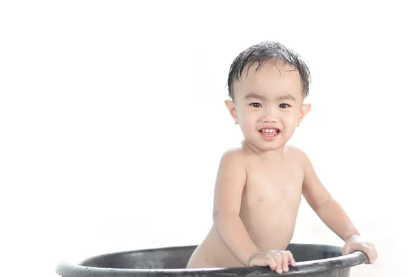 Happy baby boy kąpała się w kąpieli czarny — Zdjęcie stockowe