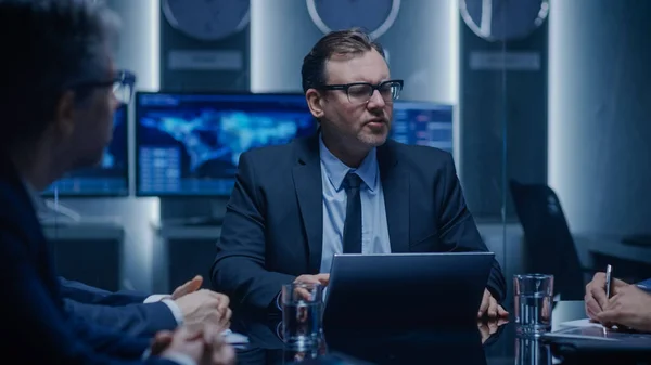 Senior Government Member Holds an Emergency Meeting with His Team of Advisors. Director Gives Orders to His Subordinates. In the Background Monitors with Various Data. — Stock Photo, Image