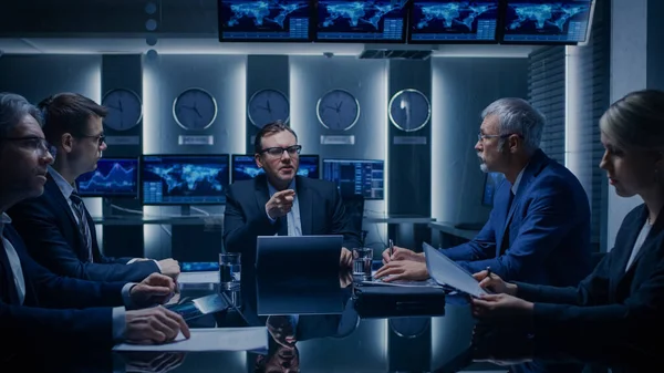 Corporate Executives Have a Closed Meeting With the Goverment Officials in the Negotiations Room. Serious Business People Solving Problems. — Stock Photo, Image