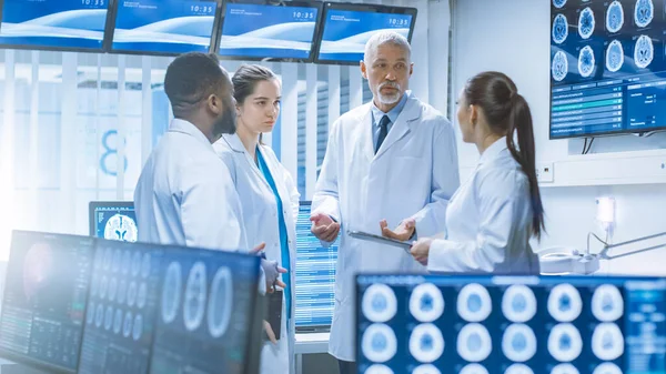 Meeting of the Team of Medical Scientists in the Brain Research Laboratory. Neurologists Neuroscientists Having Heated Discussion Surrounded by Monitors Showing CT, MRI Scans. — Stock Photo, Image