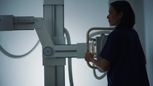 Procedimiento de escaneo de rayos X Paciente y enfermera — Vídeo de stock