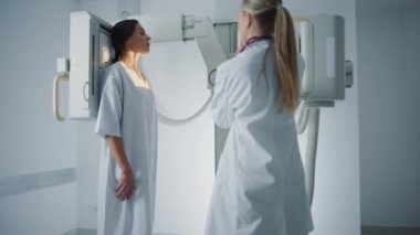 X Ray Tarama Prosedürü Kadın Hasta ve Hemşire