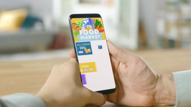 TSmartphone gebruiken om te bestellen via App Food Market — Stockvideo