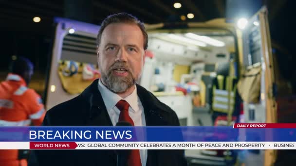 TV 뉴우스 보도자가 배경에 있는 재난과 함께 소식을 전달하다 — 비디오