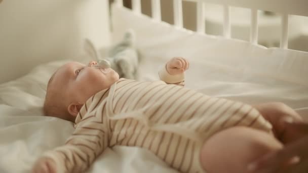 Mother Soothing Baby in Crib — Stock Video