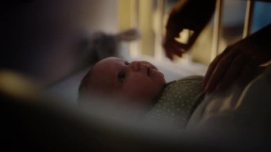 Beşikteki Anne Yatıştırıcı Bebek