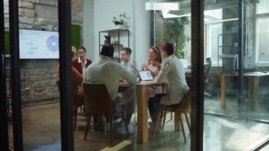 Modern Ofis İş Takımı Toplantısı