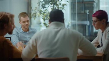 Modern Ofis İş Takımı Toplantısı