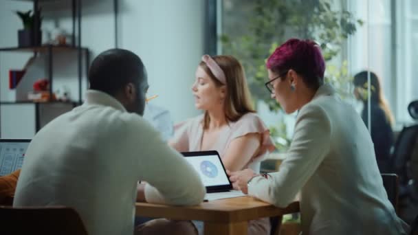 Σύγχρονη Επιχειρηματική Συνάντηση Office Team — Αρχείο Βίντεο