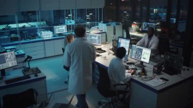 Elektronik Geliştirme Laboratuvarı Bilim Adamları