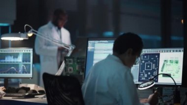 Elektronik Geliştirme Laboratuvarı Bilim Adamları