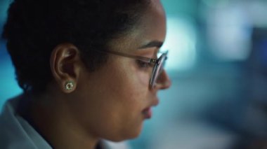 Elektronik Geliştirme Tesisi Kadın Bilim Adamı Portresi