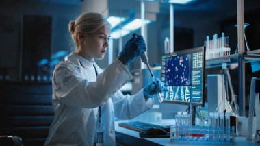 Tıbbi Araştırma Laboratuvarı: Mikro Pipette Analiz Örnekleri kullanarak Kadın Bilim Adamlarının Portresi. Gelişmiş Tıp Laboratuvarı, Biyoteknoloji, Aşı Geliştirme