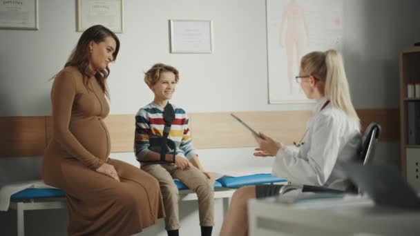 Doctor Talks to Mother and Son in Hospital — Stock Video