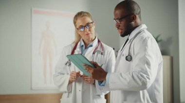 Hastane 'de Doktor ve Doktor Konuşması