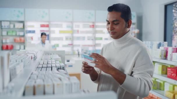 Cliente en Farmacia — Vídeo de stock