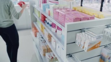 İsimsiz Müşteri Eczaneden İlaç Satın Alıyor